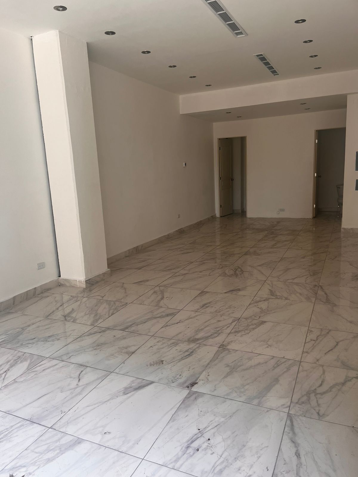 3 de 13: local comercial en renta plaza xo calzada del valle san pedr
