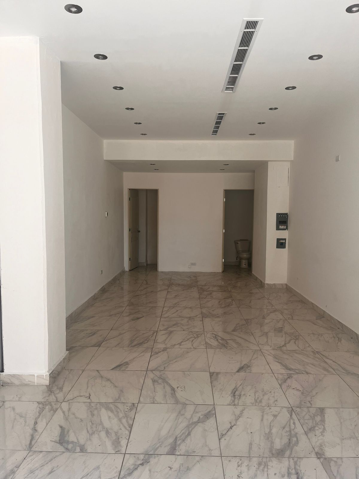 5 de 13: local comercial en renta plaza xo calzada del valle san pedr