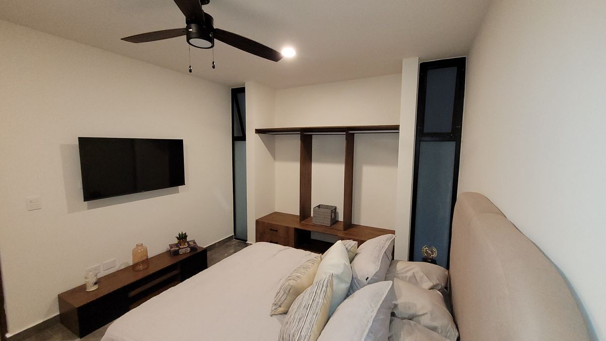 9 of 16: Habitación equipada