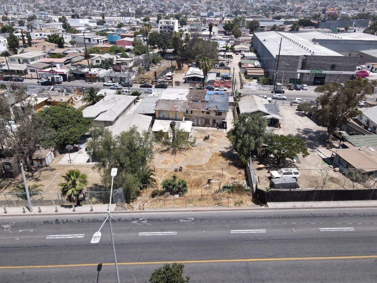 Terreno Comercial con 2 Frentes