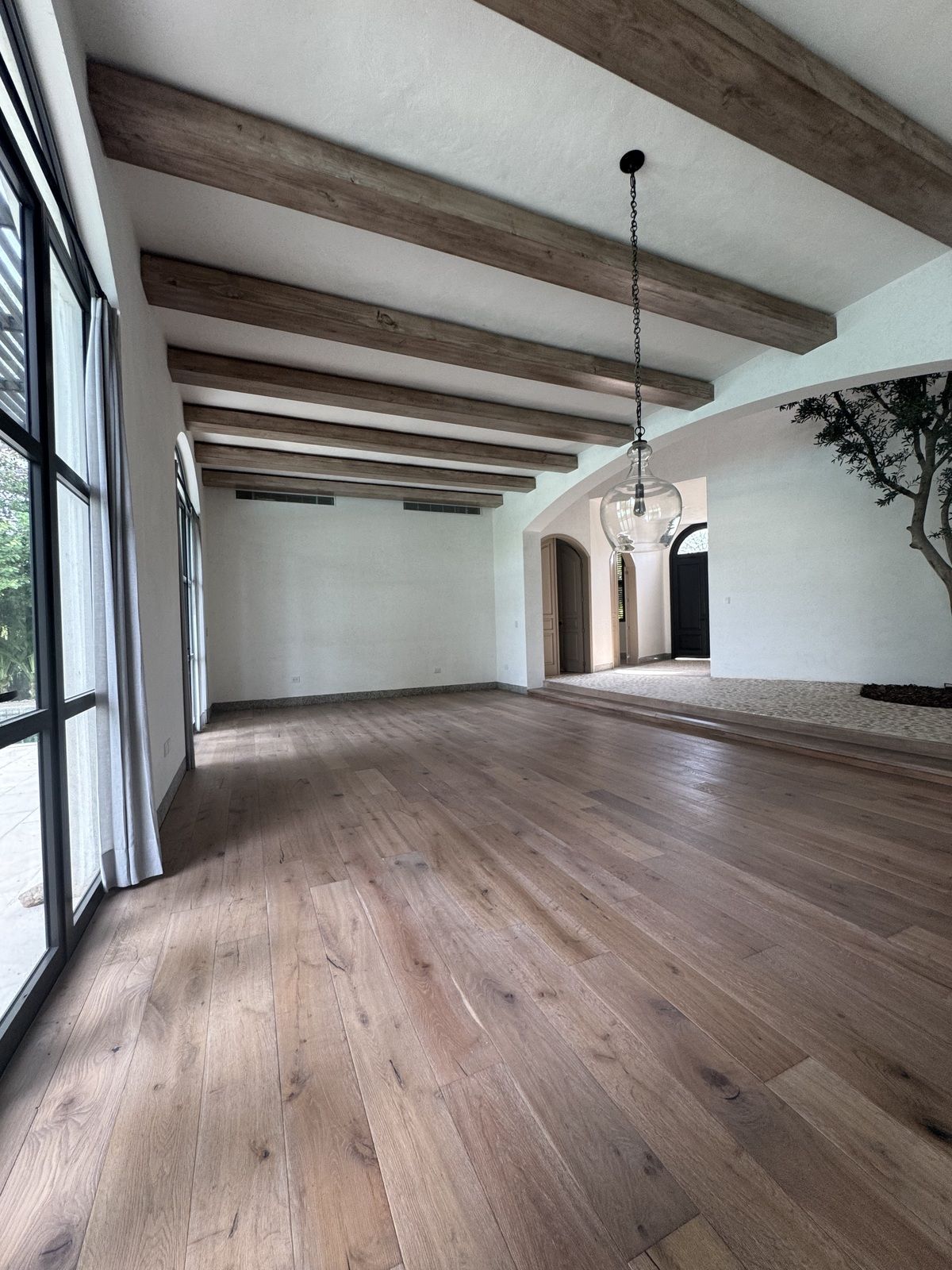 1 of 42: Sala Comedor