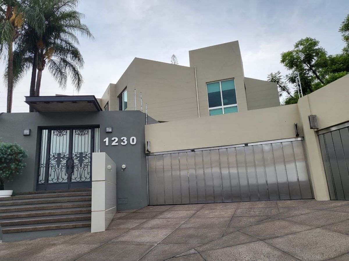 CASA EN VENTA EN LOMAS DEL VALLE