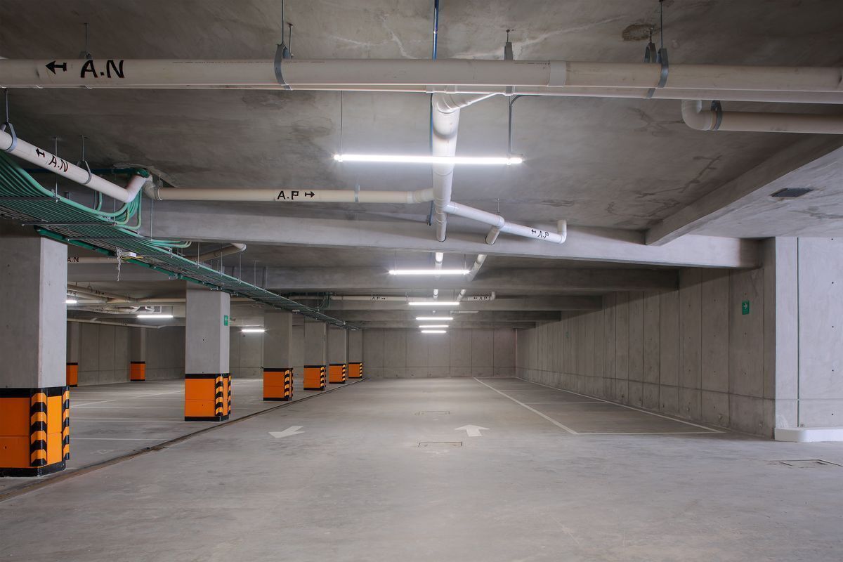 22 of 23: Estacionamiento