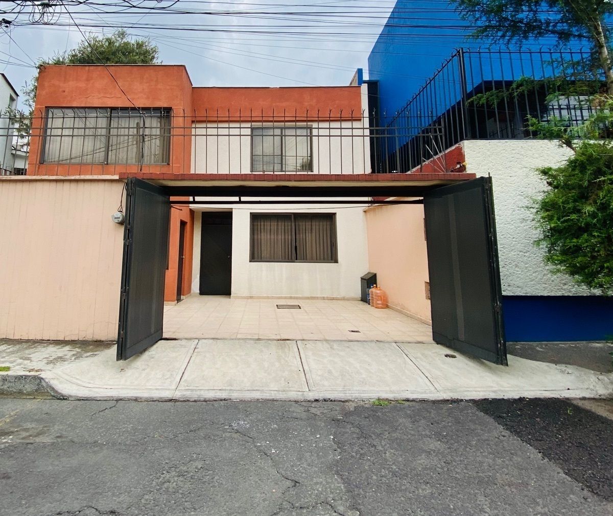 CASA EN VENTA DE 3 RECAMARAS, CON USO DE SUELO AMPLIO EN COPILCO UNIVERSIDAD .