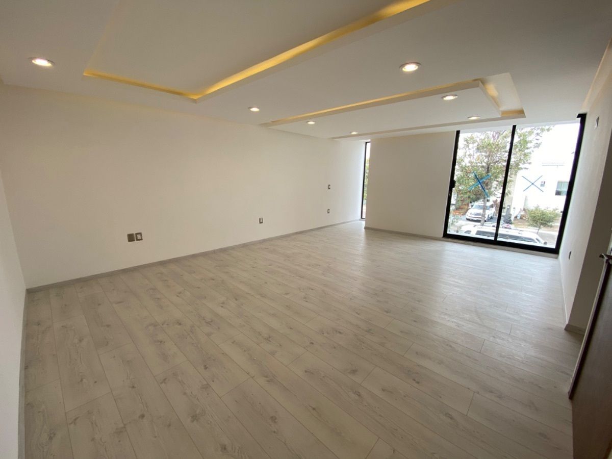 Recámara principal con balcón, vestidor y baño, foto 14 de 33