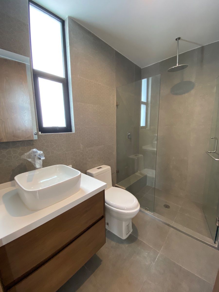 Baño de recámara de visitas o salón de juegos, foto 26 de 33