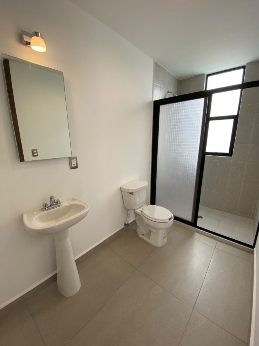 Baño de cuarto de servicio, foto 30 de 33