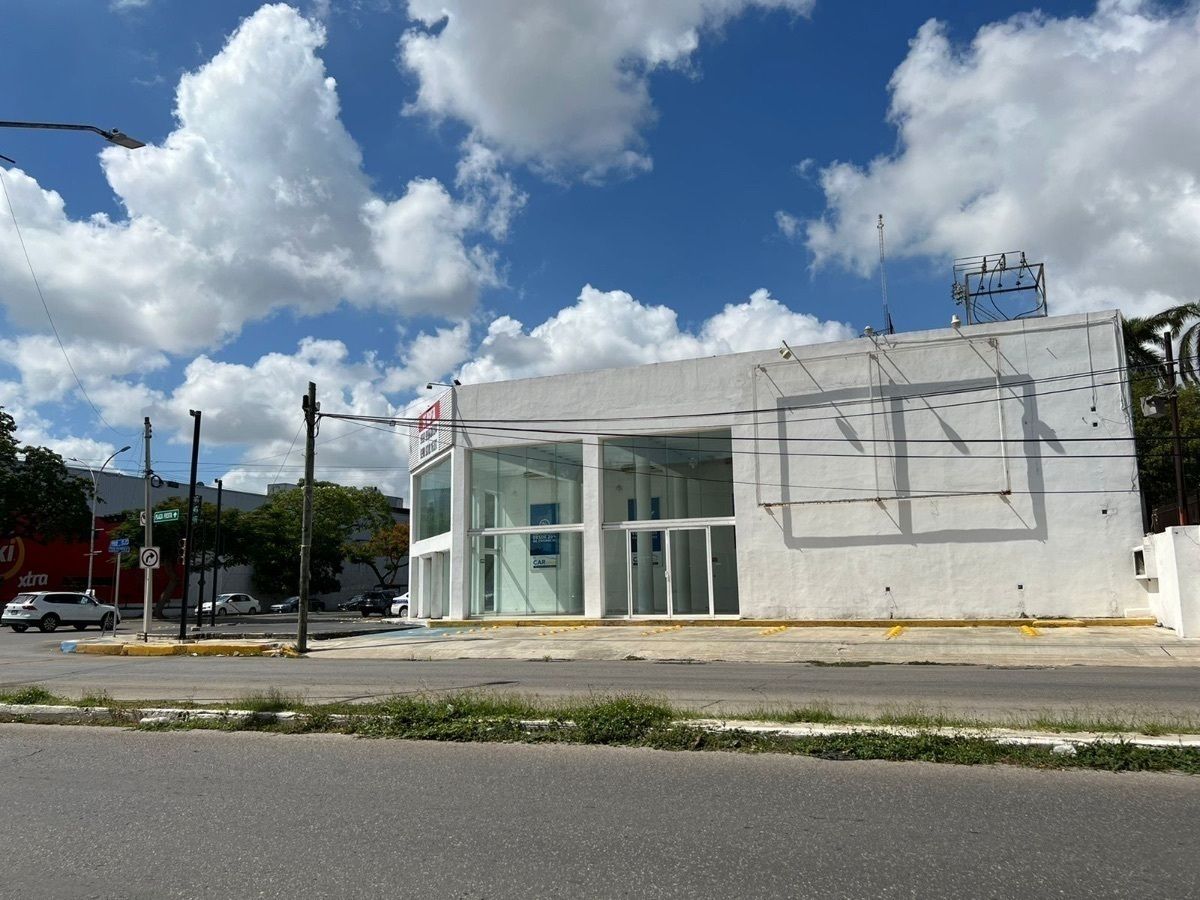 Local Comercial en Esquina, Avenida Prolongación de Montejo.