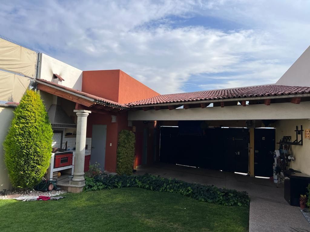 Linda Casa en Milenio III, Estilo Californiano Mexicano, Calle Abierta,  Jardín