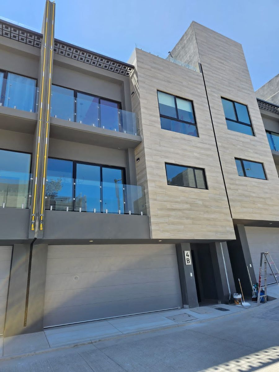 En venta, casas Uptown en Jardines de Agua Caliente - foto 4