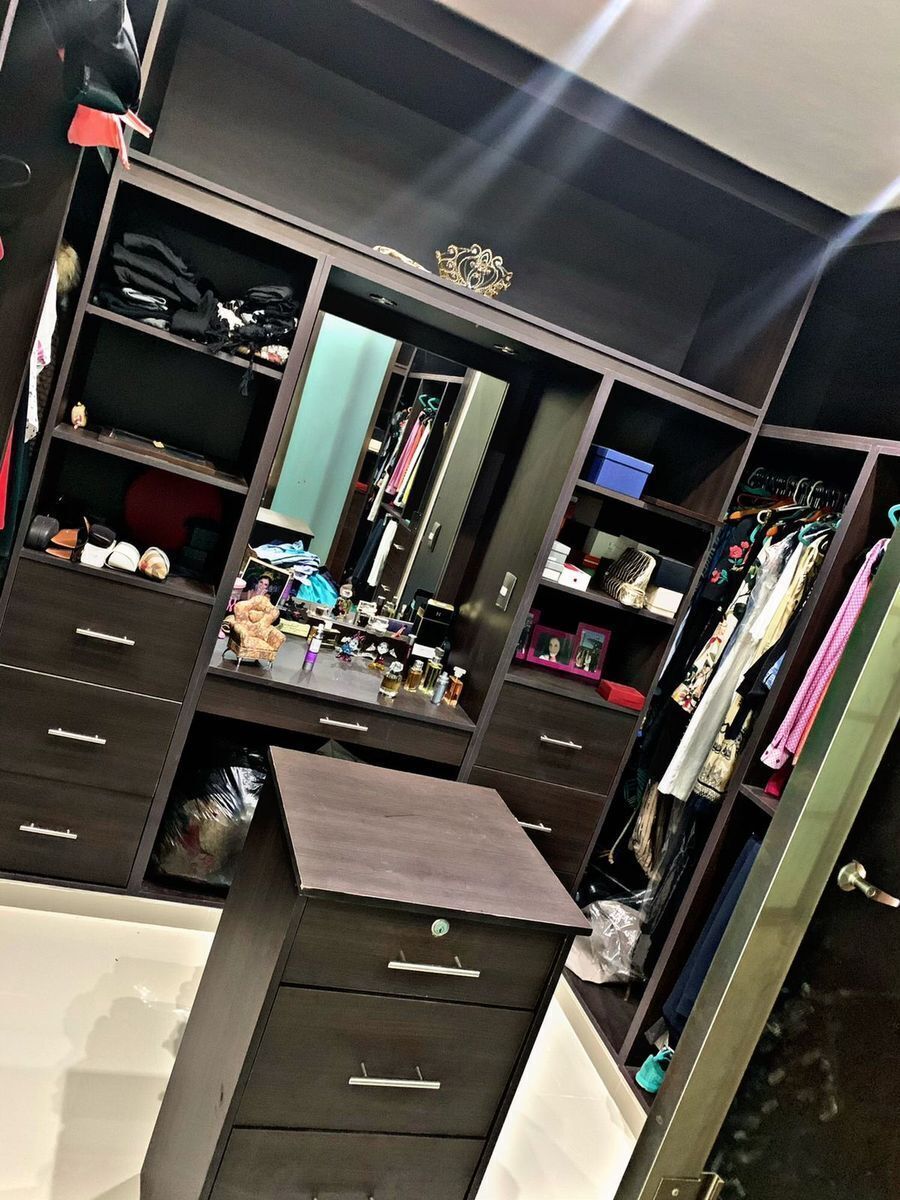 9 of 15: CLOSET VESTIDOR HABITACION PRINCIPAL