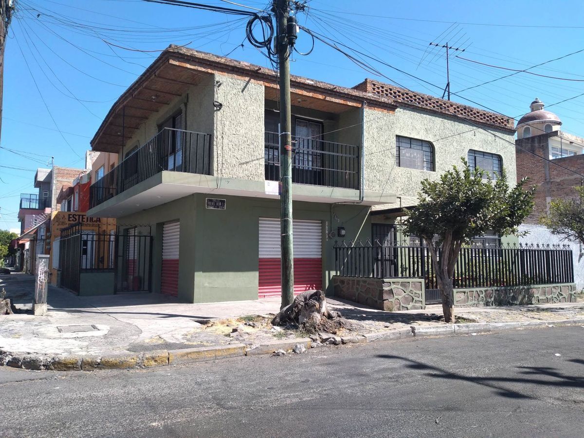 Casa con locales en venta ,Colonia Constitución