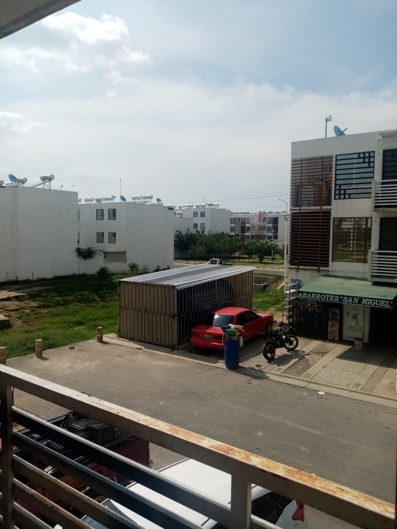 15 de 15: Vista a la calle desde el balcon de ingreso 