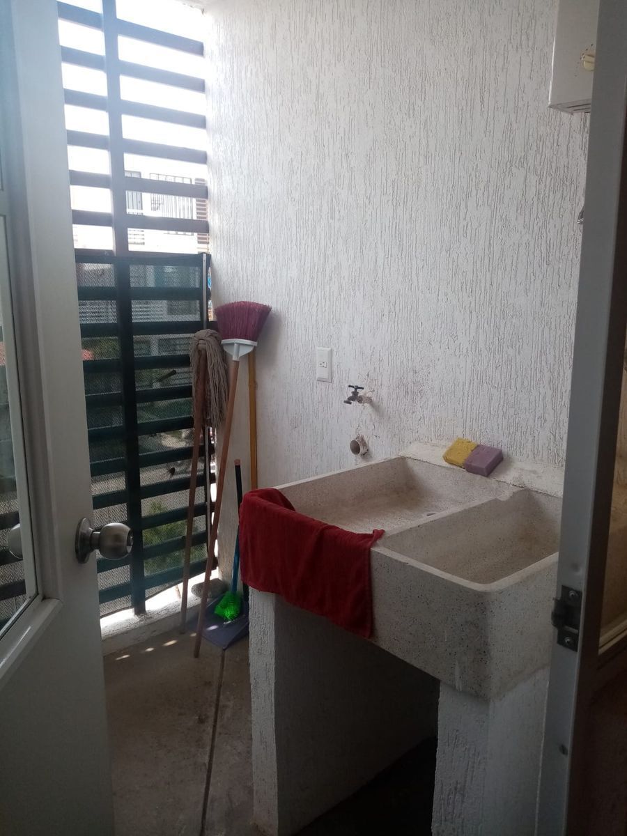 13 de 15: Cuarto de lavado con lavadero y proteccion 