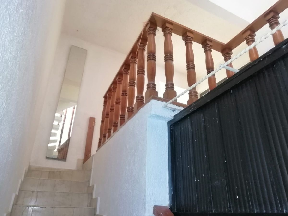 9 de 15: escalera a segunda planta