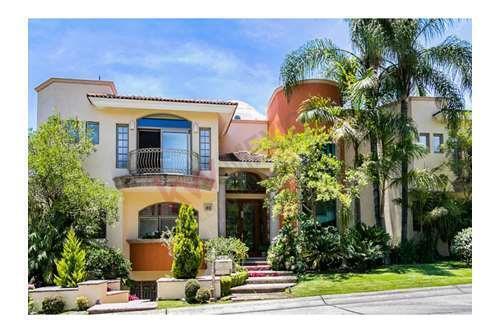 Casa en Venta en la colonia Puerta De Hierro, Zapopan