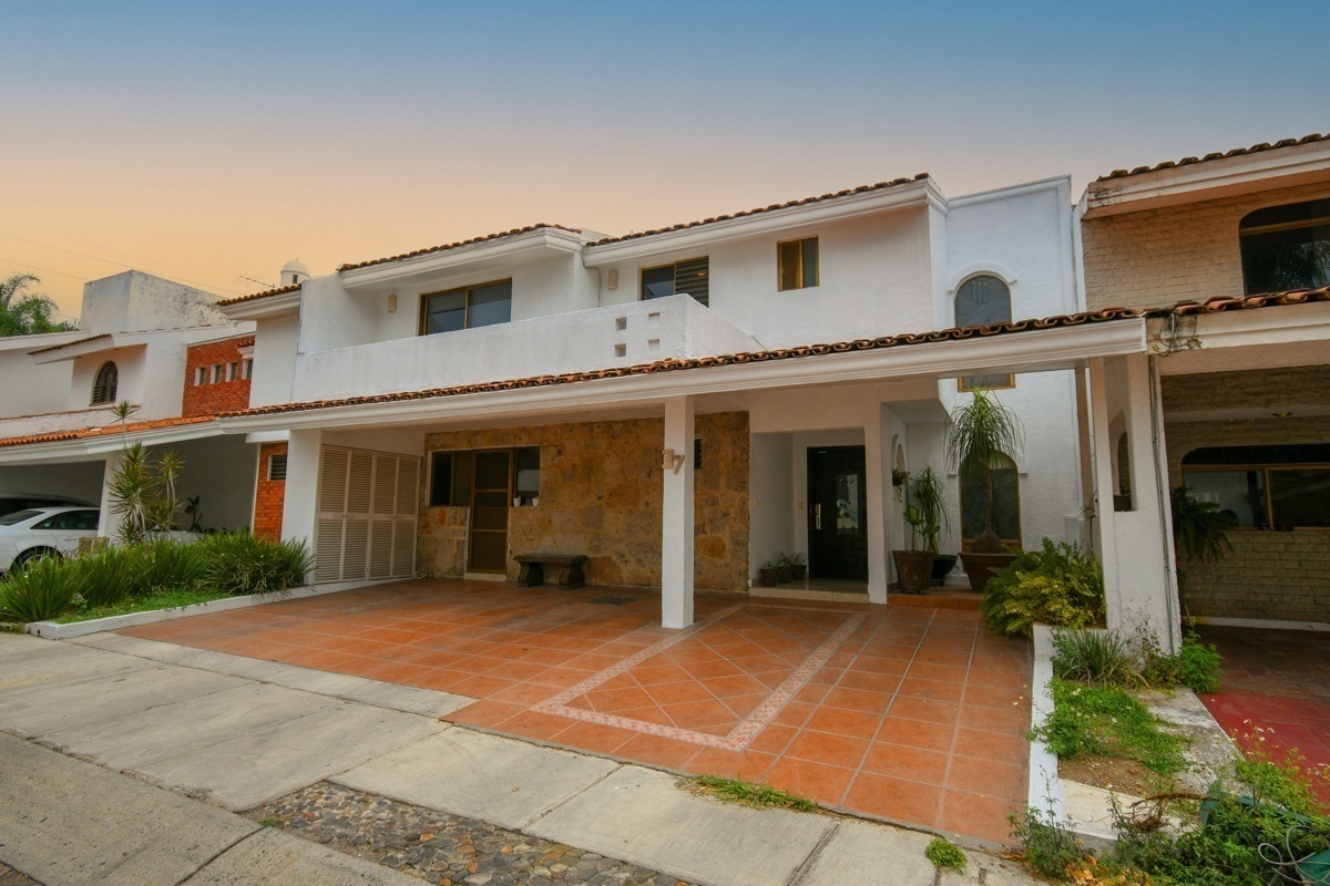 Casa en venta en Av.,Naciones,Unidas, Virreyes residencial, Zapopan,  Jalisco - Casas y Terrenos