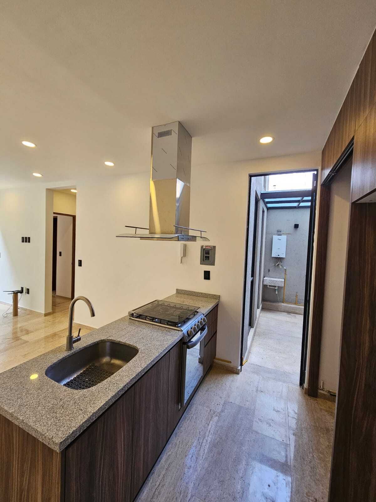 4 de 13: COCINA EQUIPADA