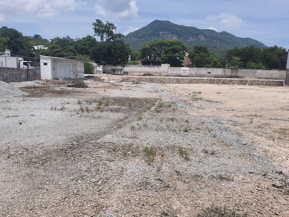 Venta de terreno en Calzada Emiliano Zapata, Tuxtla Gtz.