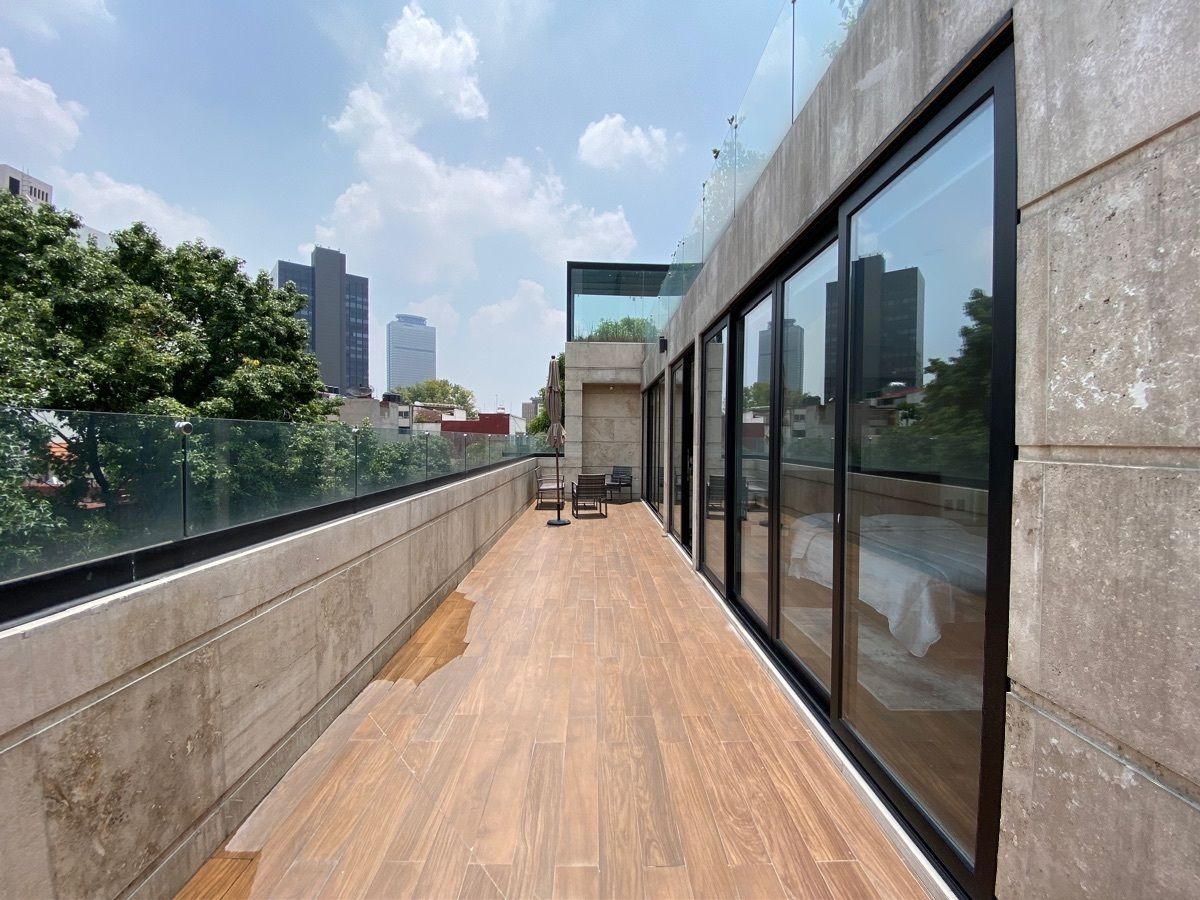 27 of 34: terraza privada