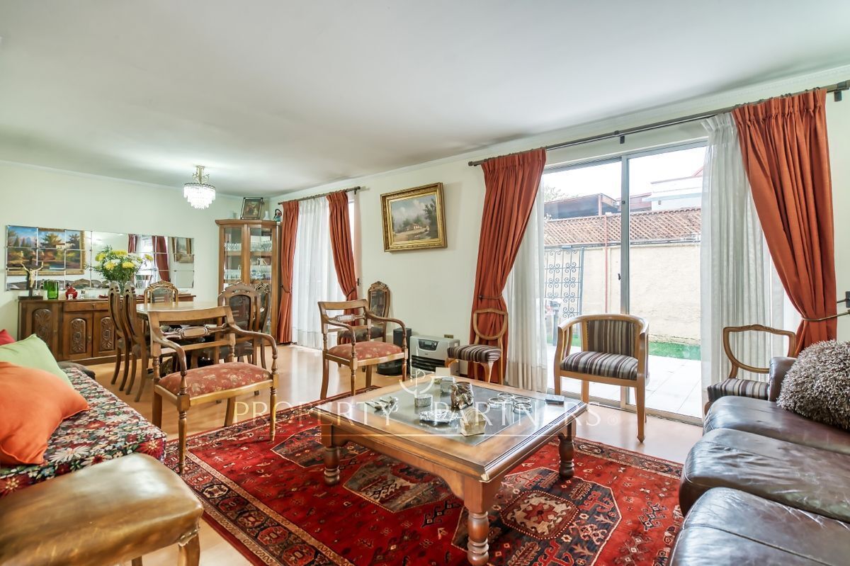 Excelente casa aislada en venta, La Reina . en La Reina, Región