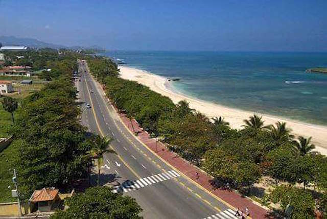 1 de 20: Vista desde arriba de la Costa frente a la Urbanización