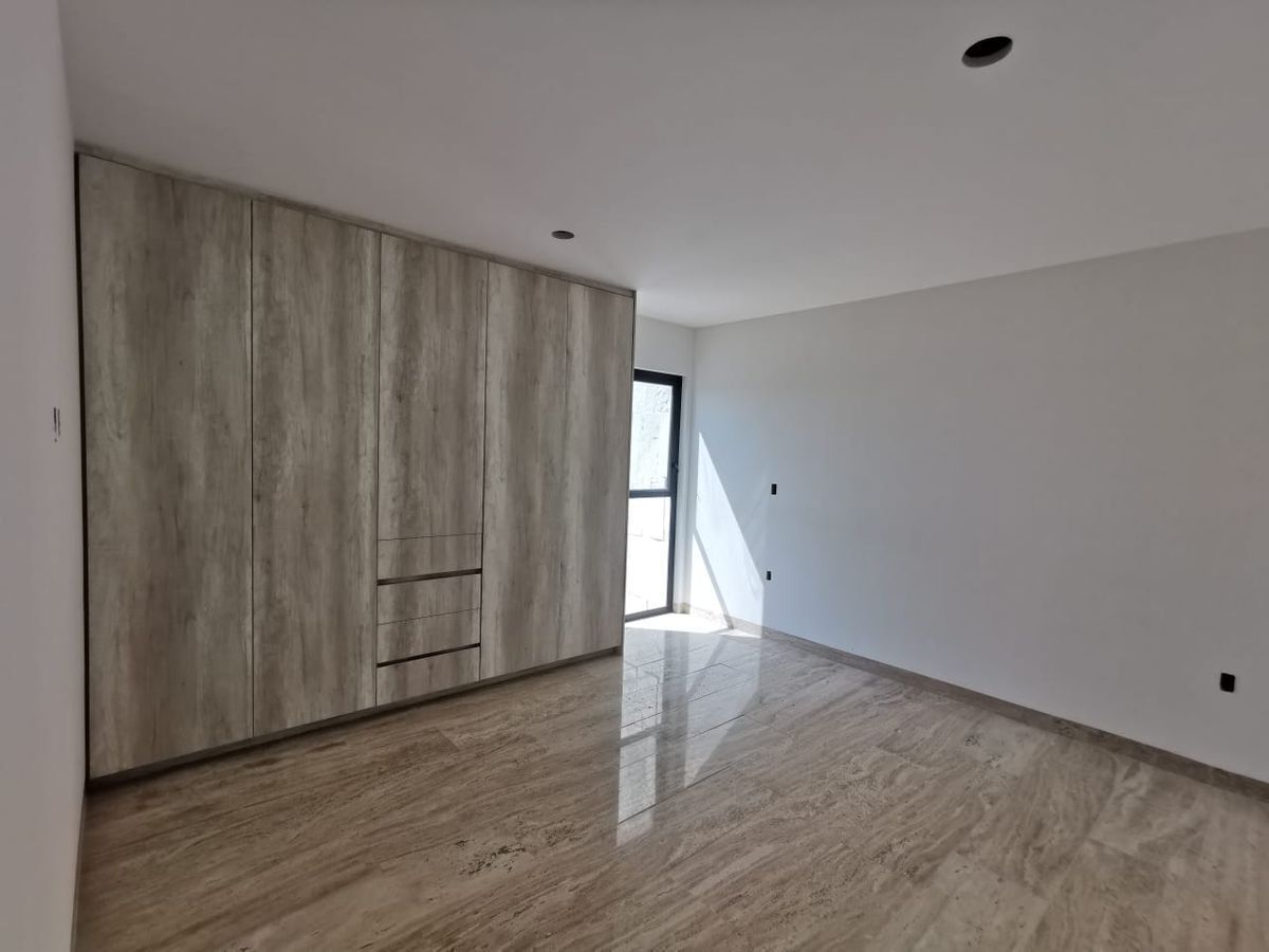 CASA EN VENTA LOMAS DEL CAMPANARIO II RCV220707-AE