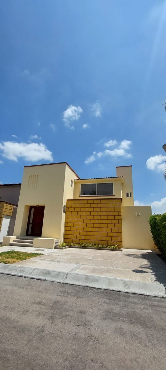 Renta de casa espaciosa en Corregidora