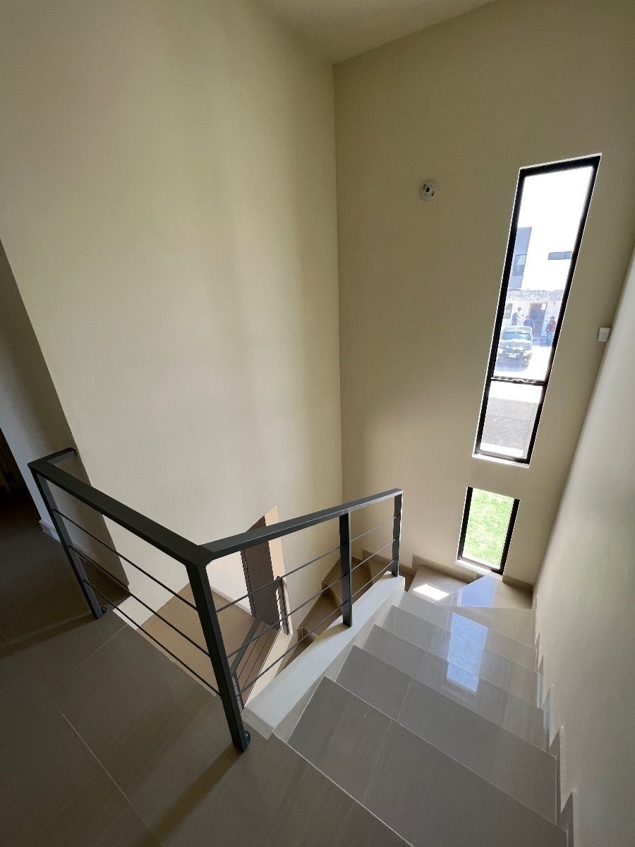 Escaleras a planta alta, photo 6 of 26
