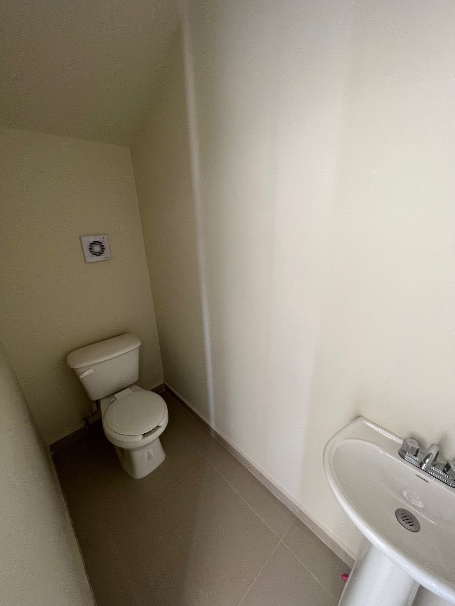 5 de 26: Medio baño en planta baja