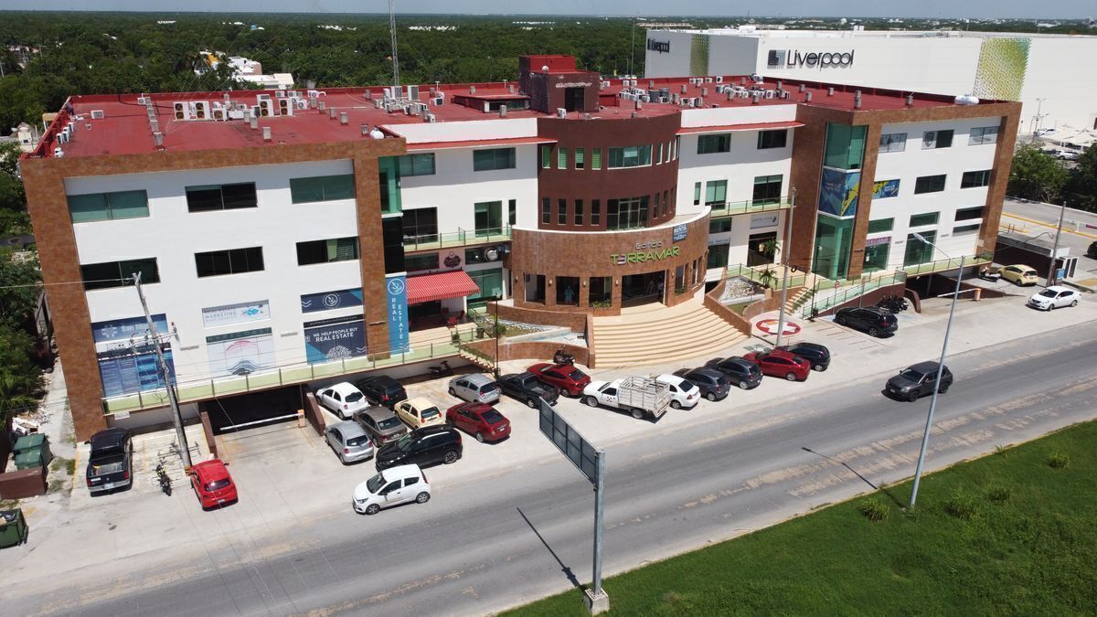 RENTA OFICINA 186 m2 TERRAMAR PLAYA DEL CARMEN 40,310 CON IVA JUNTO A LIVERPOOL EasyBroker