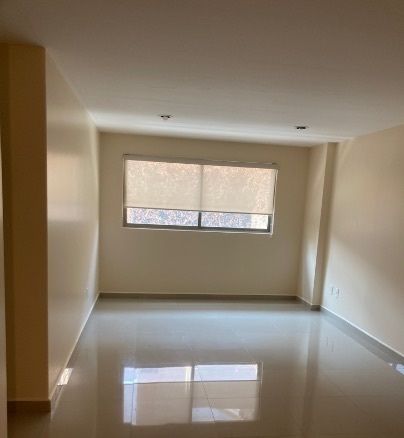 4 of 10: Sala