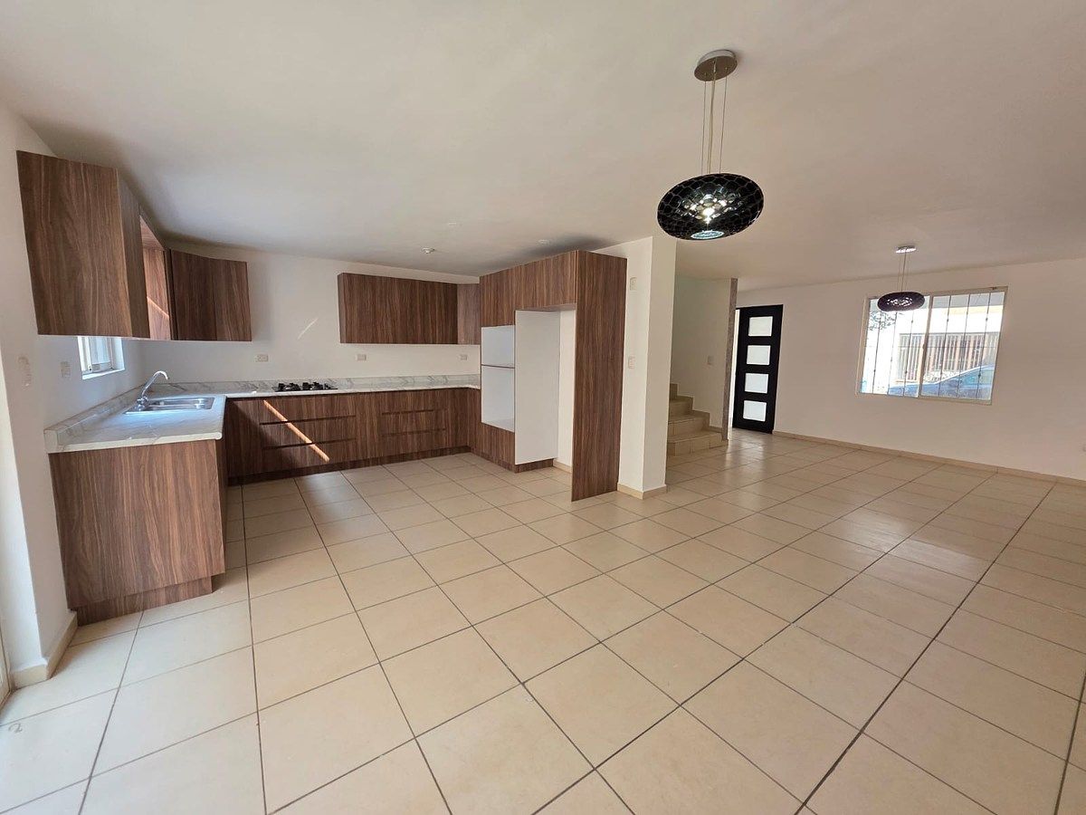 24 of 49: COCINA INTEGRAL CON PARRILLA DE GAS Y TARJA DOBLE