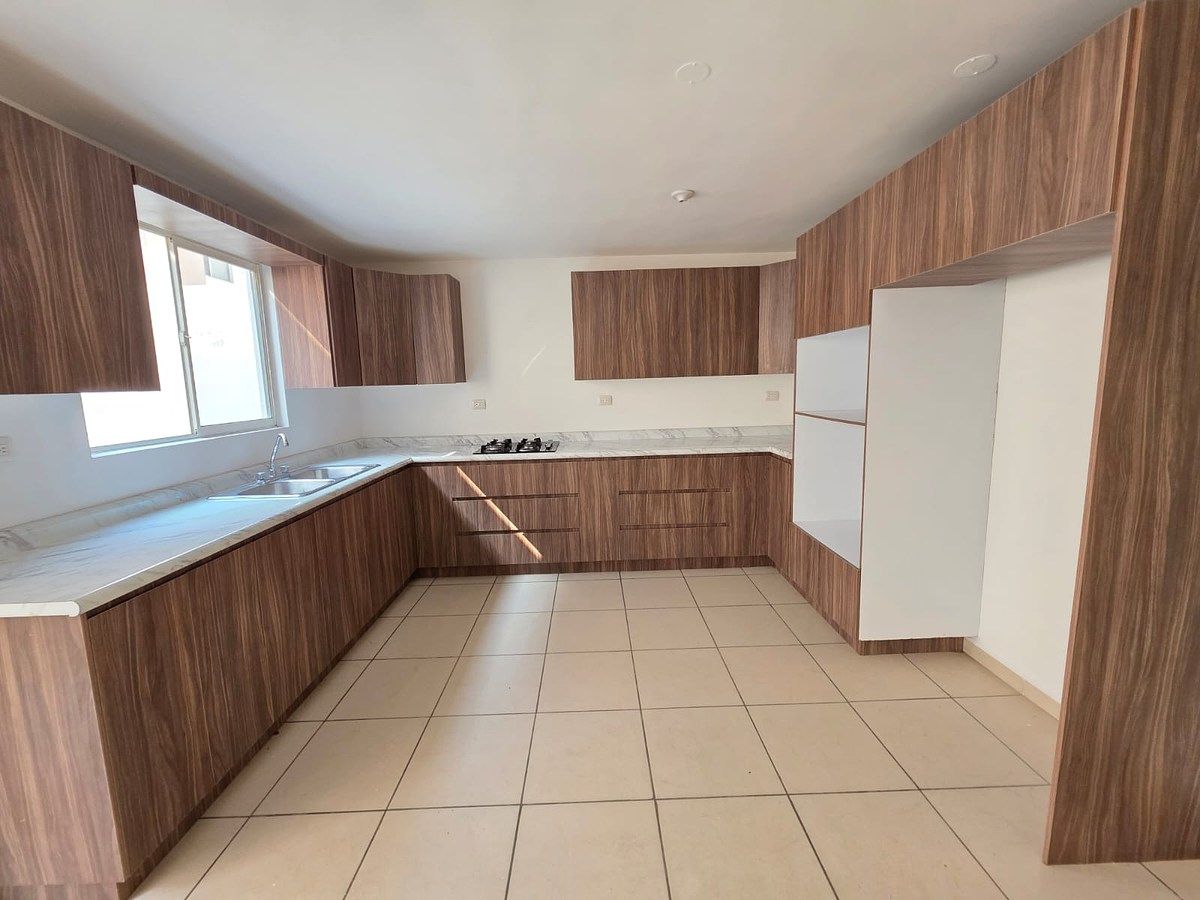 21 of 49: COCINA INTEGRAL CON PARRILLA DE GAS Y TARJA DOBLE