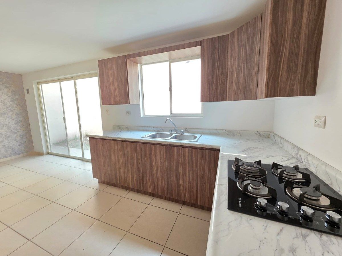 20 of 49: COCINA INTEGRAL CON PARRILLA DE GAS Y TARJA DOBLE