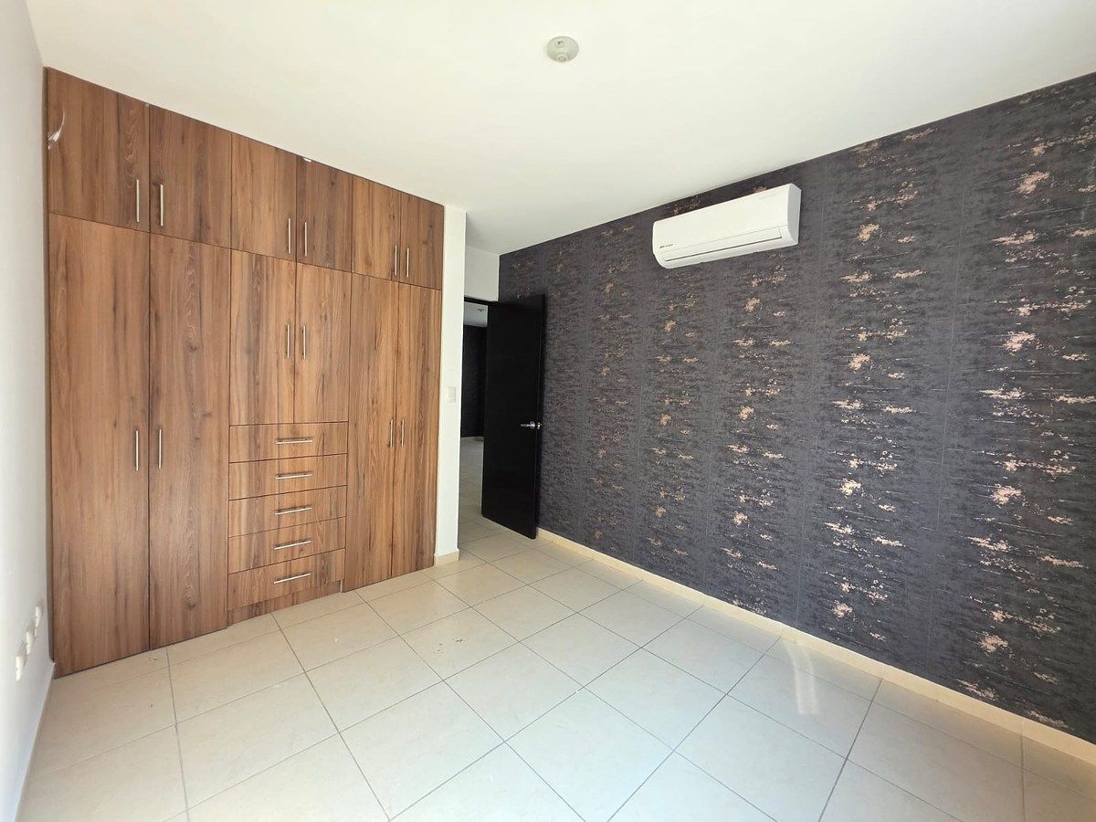 38 of 49: REC SECUNDARIA #2 CON CLOSET, CLIMA Y TAPIZ