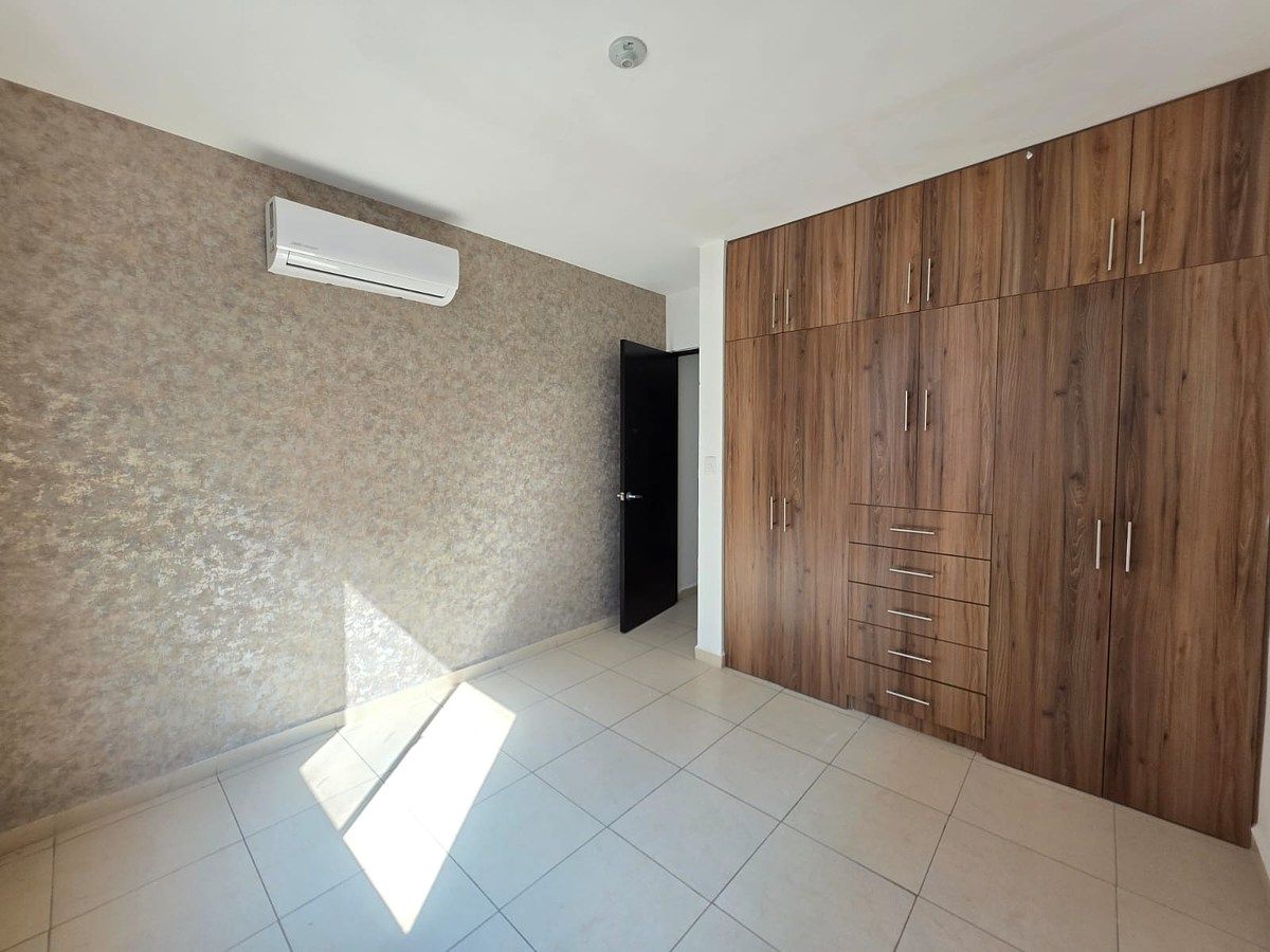 36 of 49: REC SECUNDARIA #1 CON CLOSET, CLIMA Y TAPIZ