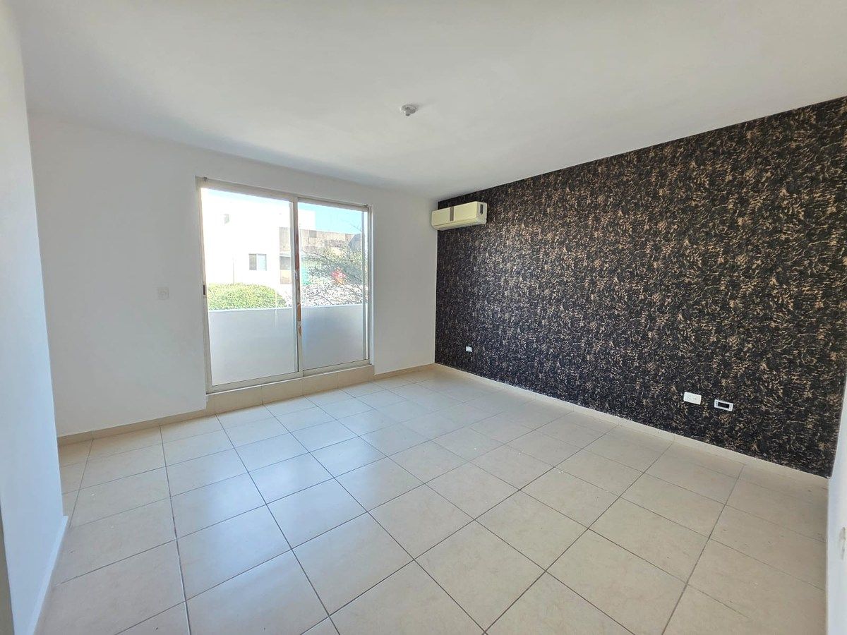 29 of 49: REC PRINCIPAL CON CLIMA, BAÑO VESTIDOR Y BALCON