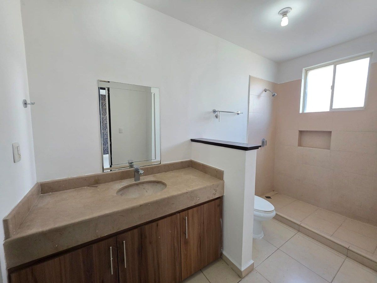 30 of 49: REC PRINCIPAL CON BAÑO VESTIDOR