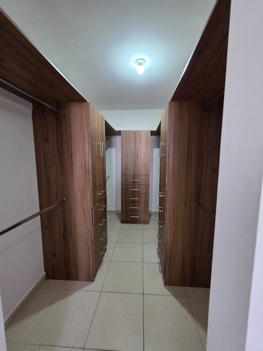 32 of 49: REC PRINCIPAL CON BAÑO VESTIDOR