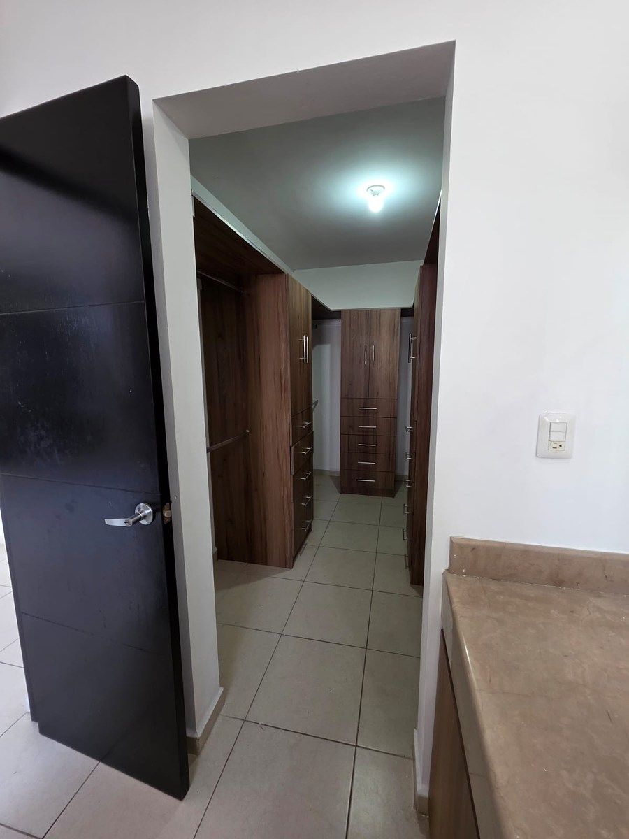 31 of 49: REC PRINCIPAL CON BAÑO VESTIDOR