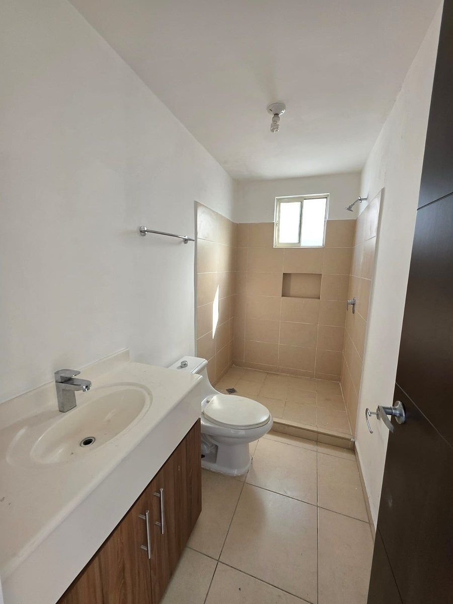 45 of 49: 3ER PISO BAÑO COMPLETO