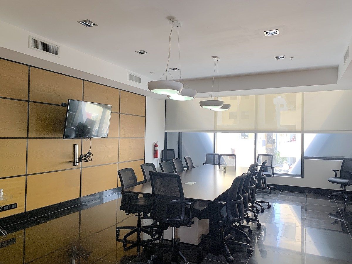 11 de 12: Salon de conferencia común con TV