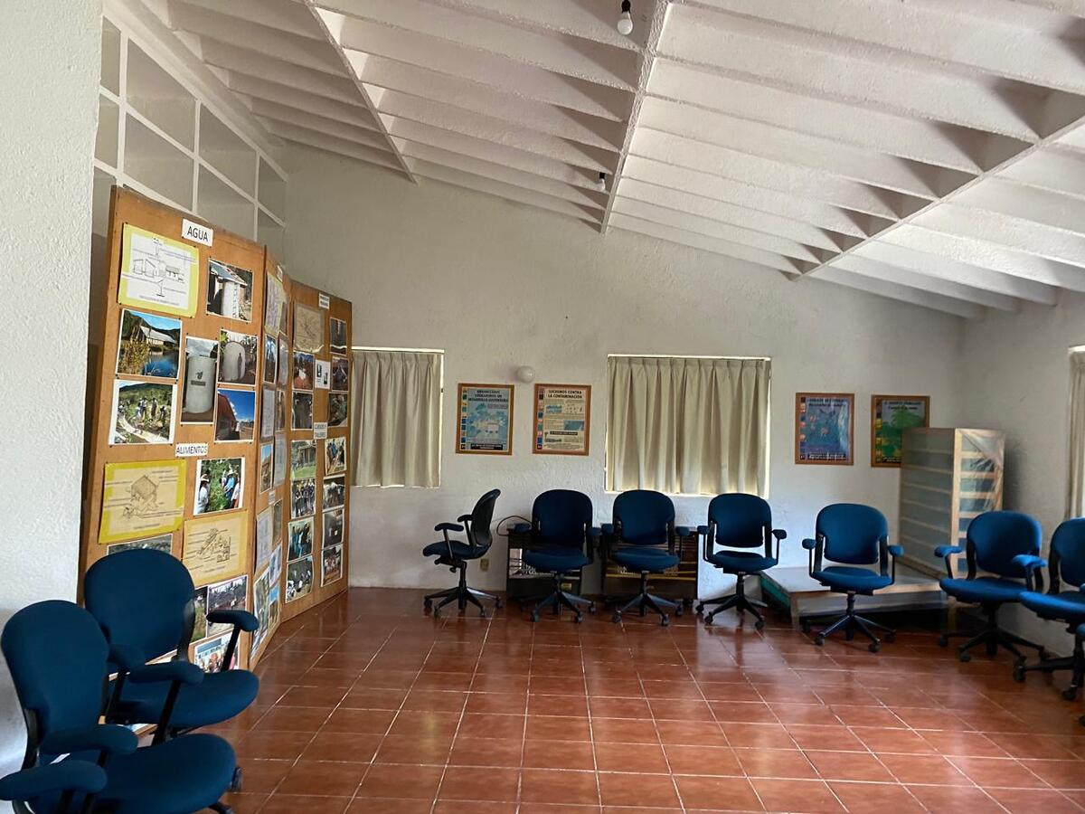 1 of 35: Sala de conferencias