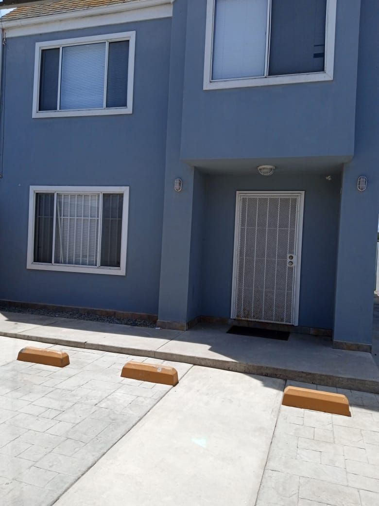 CASA 3 QUARTOS PERTO DA PRAIA, foto 1 de 23