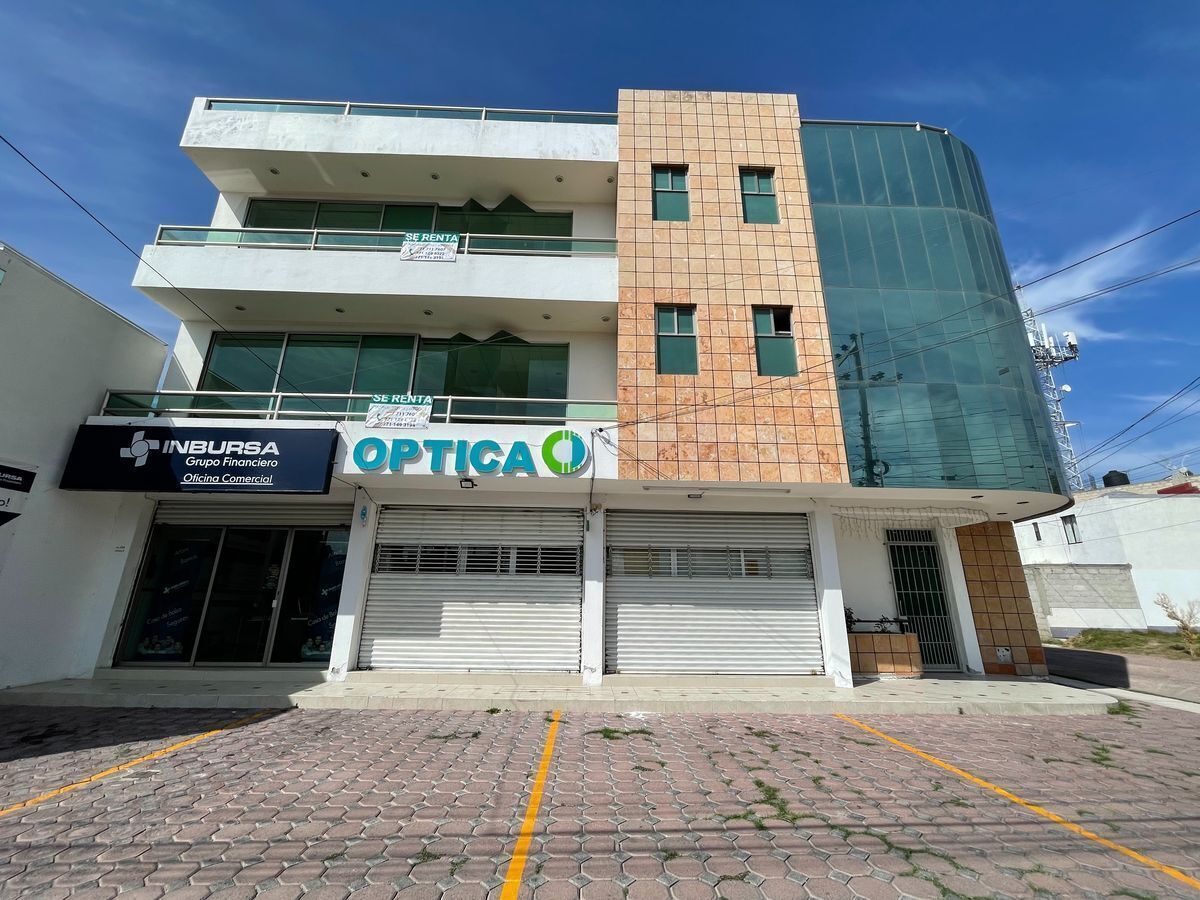 1 de 17: Ubicacion en Avenida Principal