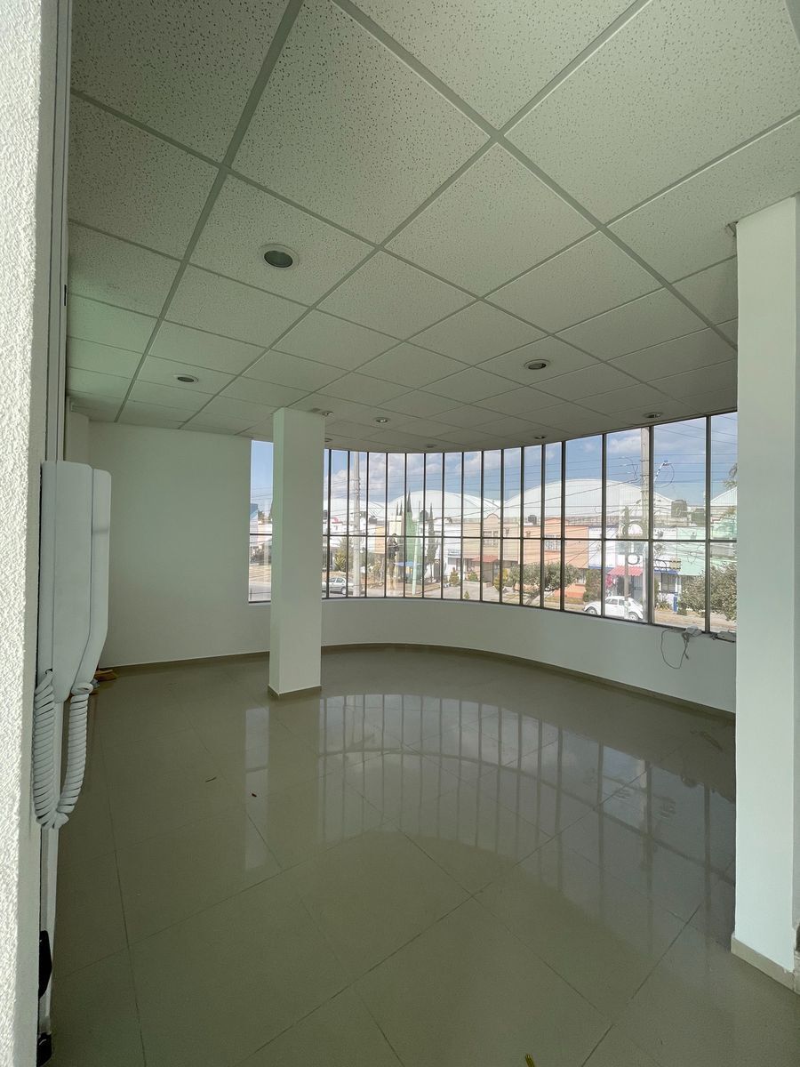 8 de 17: Recepción con sala de espera