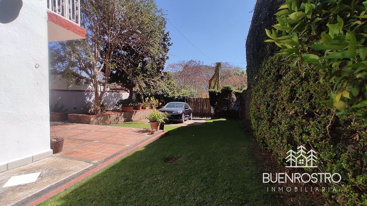 CASA EN RENTA EN EL CENTRO DE VALLE DE BRAVO.