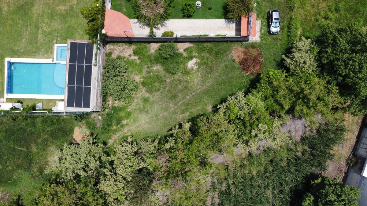 3 de 12: Casas vecinas con alberca
