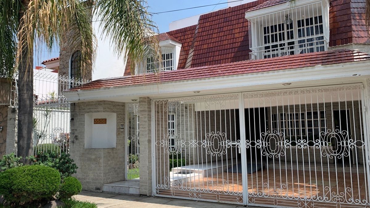 CASA SUPER UBICADA EN VENTA - SANTA RITA - ZAPOPAN | EasyBroker